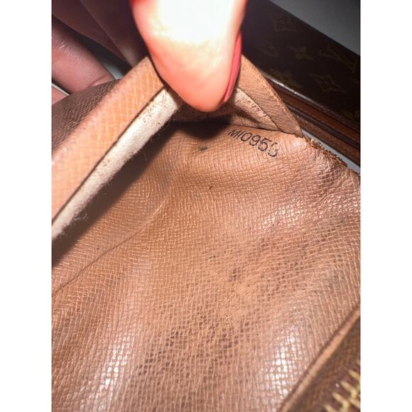 Louis Vuitton Monogram Bifold Wallet - Picture 9 of 10